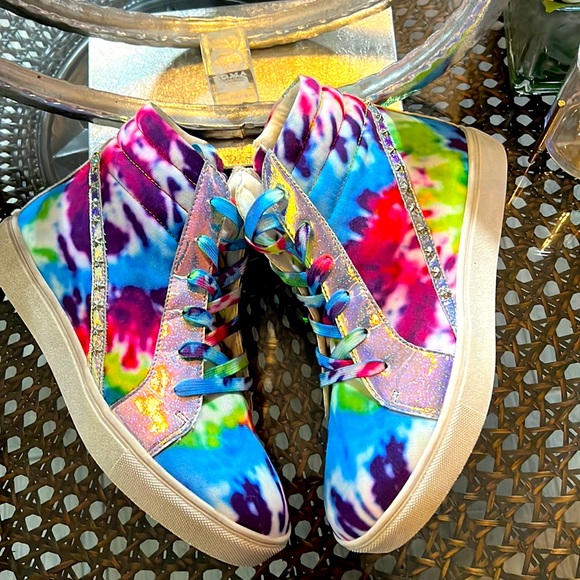 Girls super cute Steve Madden tie dye sneakers Sz 5 looks just about new! - Picture 1 of 4